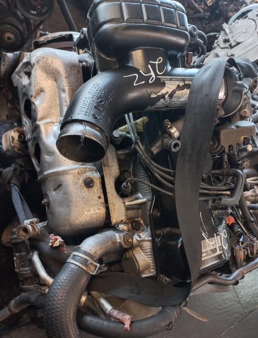 Toyota Hilux 2.4 8v EFI Petrol Engine (2RZ)